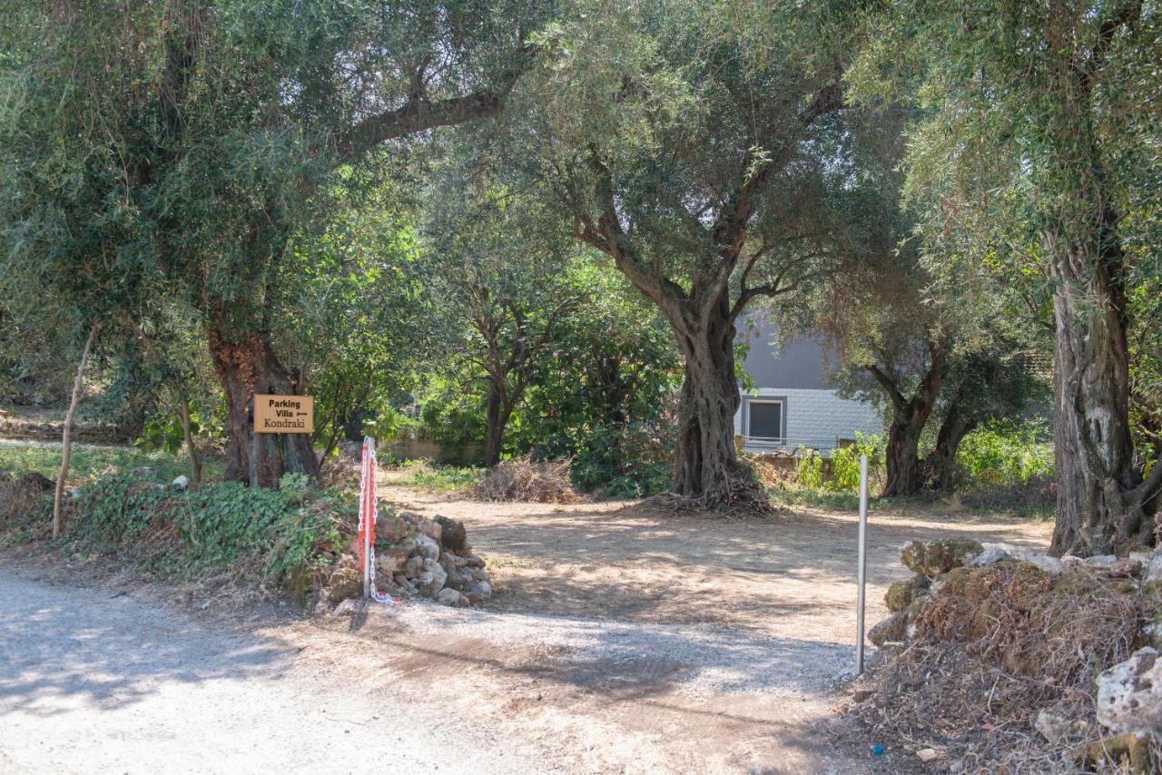 Kondraki Villa *